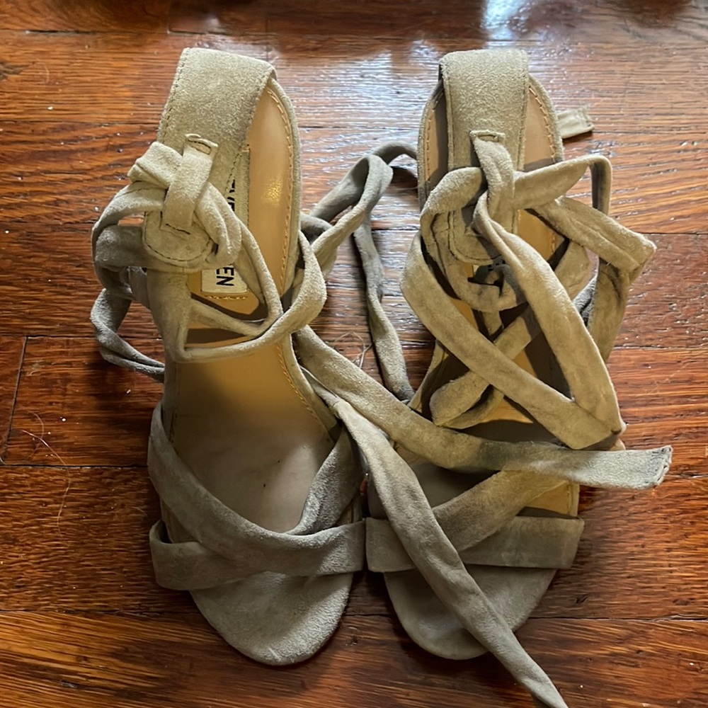 Steve Madden Taupe Grey Size 5 Heels WORN